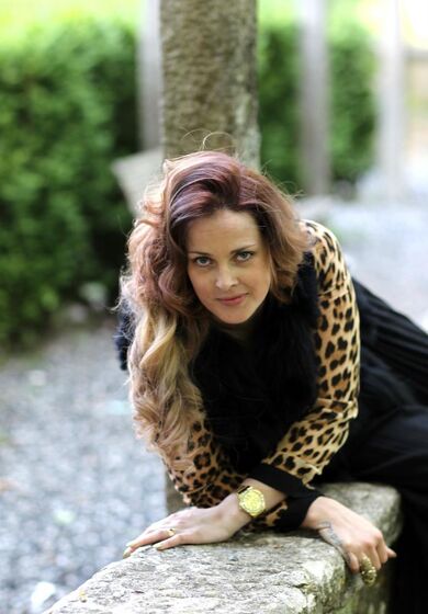 Cantora Micaela, polémica, penhoras, banca, negócio, venda de roupa, internet