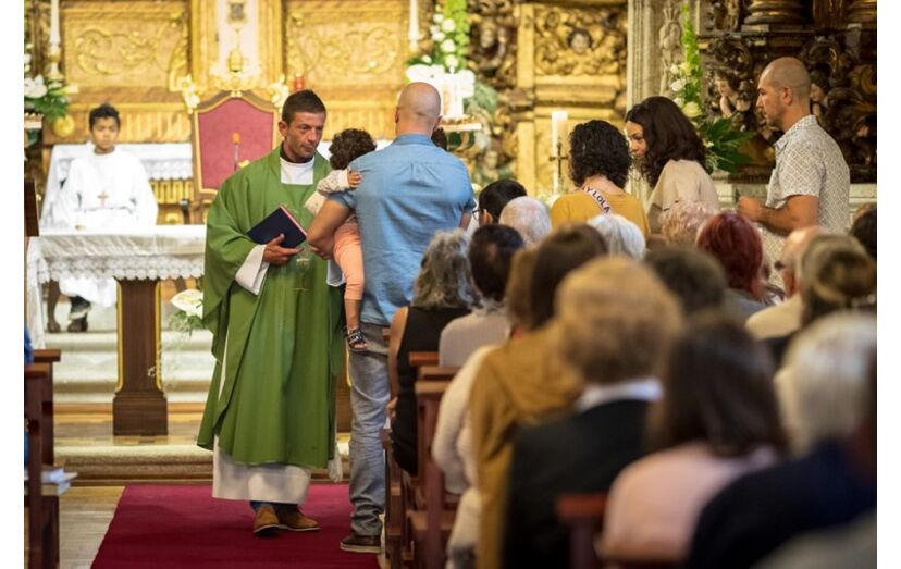 Meu Deus Este é O Padre Mais Sexy De Portugal E Dá Missa Em Caminha Celebridades Flash 2474