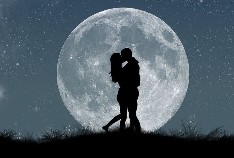 lua cheia, luar, casal, namoro, beijo, amor