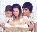 Katia Aveiro e os filhos