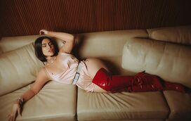 Ela está-se a marimbar para o peso! Cleo Pires continua a despir-se e a exibir curvas 