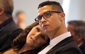 Sem complexos! Mãe de Cristiano Ronaldo alvo de forte ataques por mostrar celulite no corpo