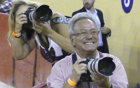 Drama na Moita! Toiro salta trincheira e arranca escalpe a fotógrafo, que está com prognóstico muito reservado