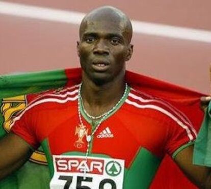 A dor de um campeão! Francis Obikwelu chora a morte do pai
