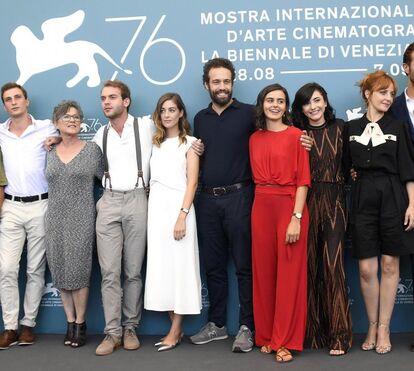 Realizador e atores de 'A Herdade' desfilam na passadeira vermelha de Veneza