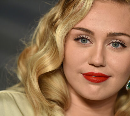 Arrepiante! Miley Cyrus está pele osso por causa dos desgostos de amor