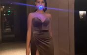 Georgina em Xangai com aparelho de branquear os dentes