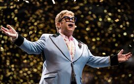 O que se passa com Elton John? Cantor diz estar "extremamente doente"