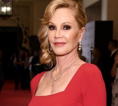 Susto! Que se passa com as mãos de Melanie Griffith?