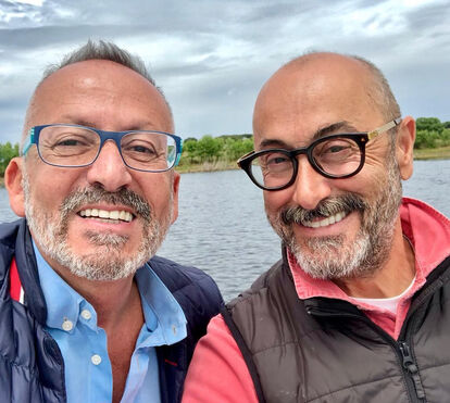 Separados há dois meses... mas perto um do outro. Veja como Manuel Luís Goucha e o marido se encontram