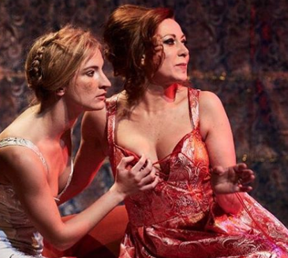 As cenas eróticas de 'Boudoir', com Maria João Abreu e Margarida Bakker