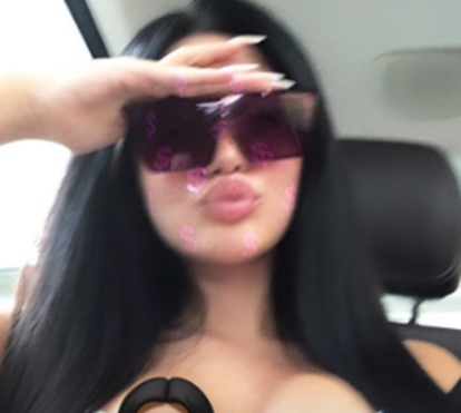 Será que India Malhoa aumentou o peito?