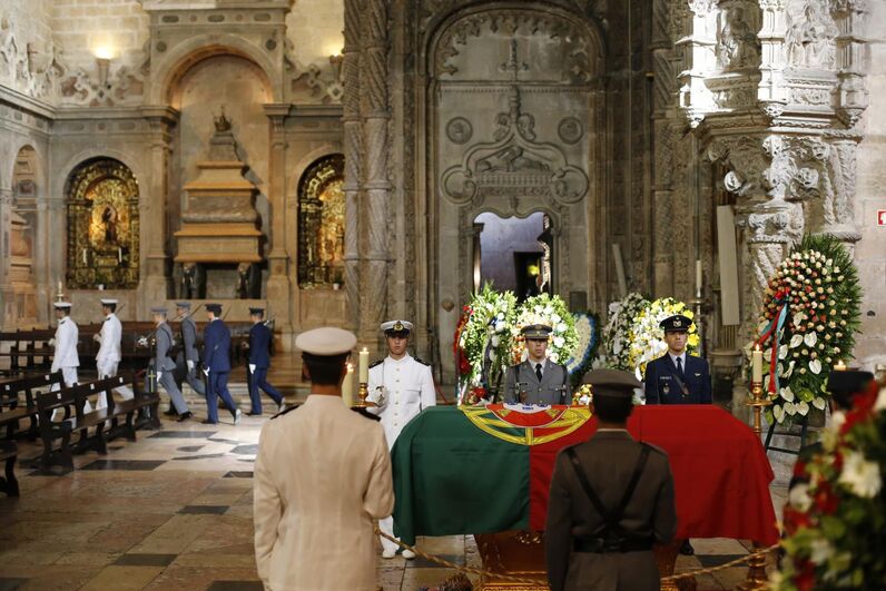 Diogo Freitas do amaral, morte, ministro negócios estrangeiros, funeral, família, cascais, cemitério da Guia