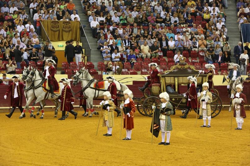 Campo Pequeno, temporada, encerramento, corrida de toiros, gala à antiga portuguesa