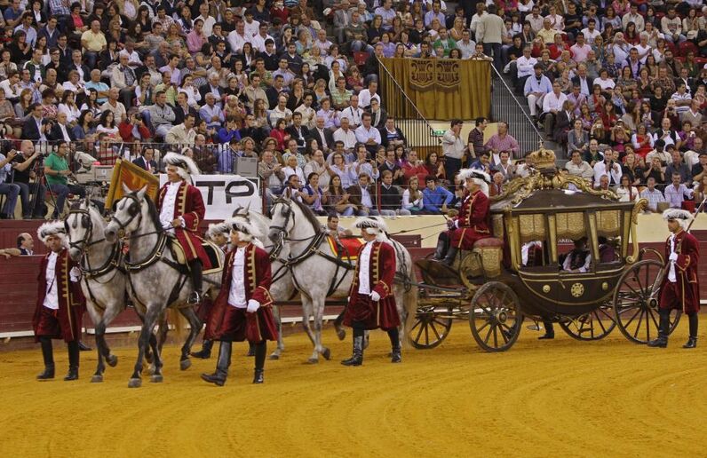 Campo Pequeno, temporada, encerramento, corrida de toiros, gala à antiga portuguesa