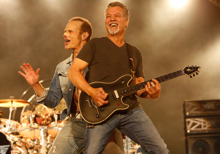 Eddie Van Halen trava batalha contra cancro na garganta