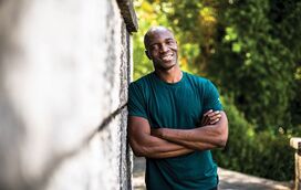 O que se passa aqui? Francis Obikwelu desmaia na cozinha do 'Hell’s Kitchen Famosos'