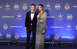 Cindy Álvarez Garcia usa decote ousado na gala Dragões de Ouro