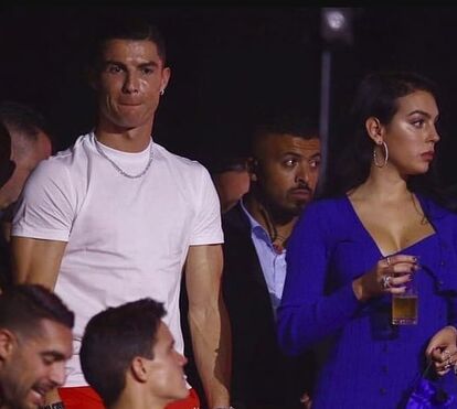 Um brinde ao amor! Cristiano Ronaldo mostra-se a beber em noite de diversão com Georgina 