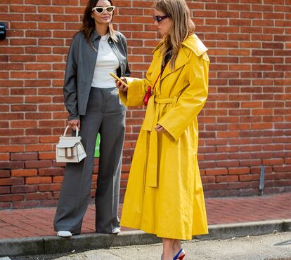Quem disse que os trench-coats são para usar apenas nos dias de chuva?