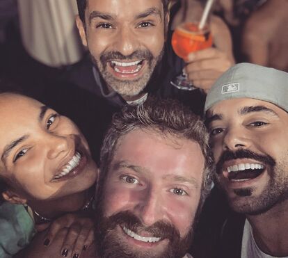 Conheça o marido de Pedro Carvalho