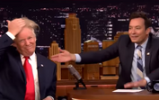 Recorde o momento em que Jimmy Fallon despenteou Donald Trump