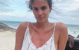 Linda de qualquer forma! Sara Sampaio mostra-se sem maquilhagem em férias paradisíacas com o namorado