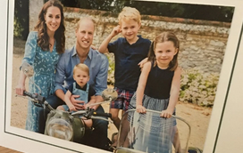 Amorosos! Desvendado finalmente o postal de Natal deste ano de William e Kate com os filhos