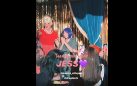 Jessica Athayde festeja 34 anos com amigos famosos e vários artistas transformistas