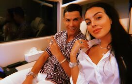 Natal milionário e longe da mãe! Ronaldo está no Dubai com o filho do Sheik