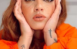 Tomem lá haters! Depois de ser alvo de críticas, Carolina Deslandes mostra-se em lingerie