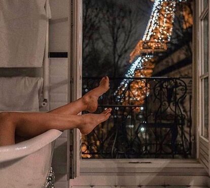 Já não esconde a paixão! Maria João Bastos mostra-se em Paris a gozar fim-de-semana romântico