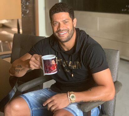 Guerra acesa! Com nova namorada e ao lado dos filhos, Hulk responde à ex-mulher