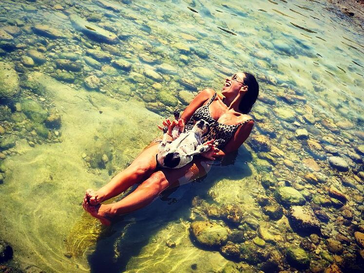 Rita Pereira com a cadela Hyndia