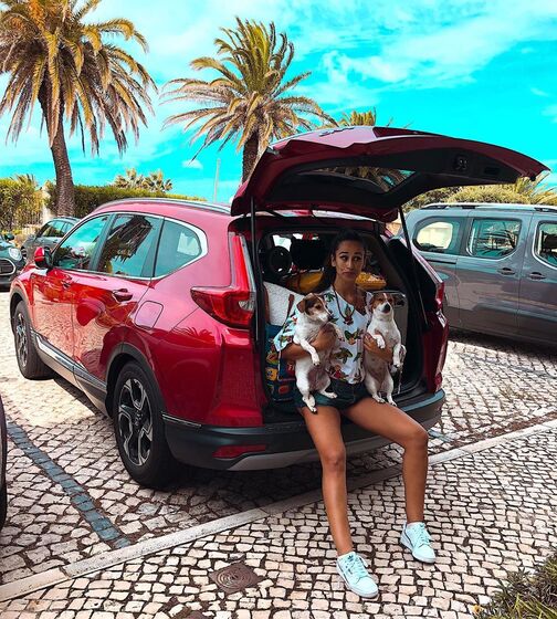 Rita Pereira com a cadela Hyndia