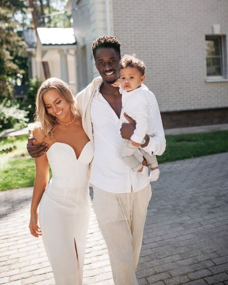É na Rússia que o jogador tem vivido o amor ao lado da mulher, Sanne Lopes, e do filho, Kaï, de um ano.