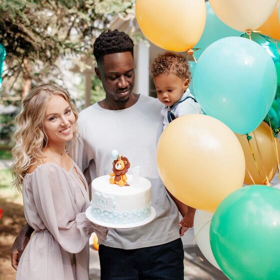 É na Rússia que o jogador tem vivido o amor ao lado da mulher, Sanne Lopes, e do filho, Kaï, de um ano.