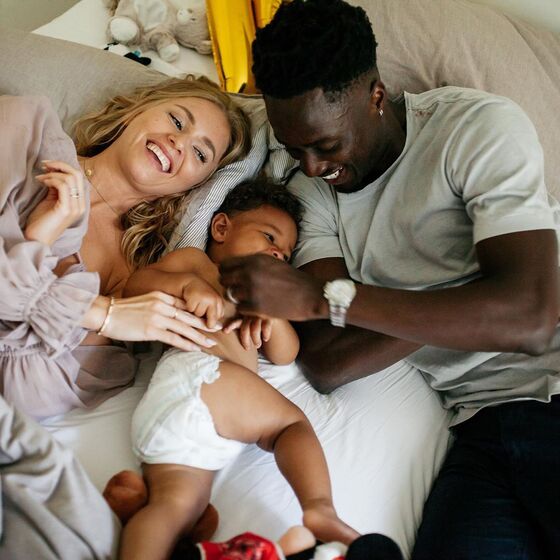 É na Rússia que o jogador tem vivido o amor ao lado da mulher, Sanne Lopes, e do filho, Kaï, de um ano.