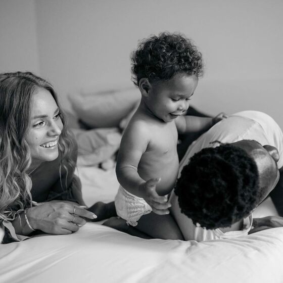 É na Rússia que o jogador tem vivido o amor ao lado da mulher, Sanne Lopes, e do filho, Kaï, de um ano.