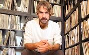 DJ internado com leucemia queixa-se de ter sido abandonado pelos médicos com dores na cama