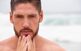 Abandonado pela mãe, Ângelo Rodrigues deixa Portugal para ser feliz