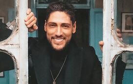 Ângelo Rodrigues tenta seduzir mulher de burca, na Jordânia: "Ando de mão dada com o perigo"