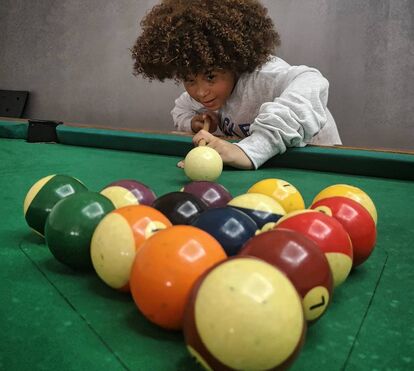 Que grande azar! Ator Isaac Carvalho partiu o braço 