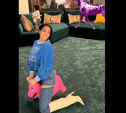 Georgina Rodríguez filma brincadeira inusitada com as filhas... e um 'ponéi'