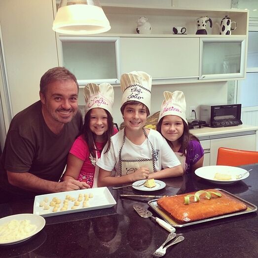 Gugu Liberato em família