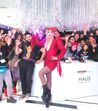 Lady Gaga de cabelo cor-de-rosa