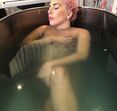 Lady Gaga de cabelo cor-de-rosa