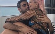 Lady Gaga de cabelo cor-de-rosa