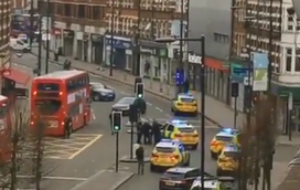 Três pessoas esfaqueadas nos subúrbios de Londres. Polícia fala em terrorismo