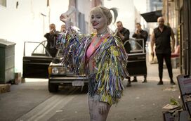 Harley Quinn chega aos cinemas bela e perigosa